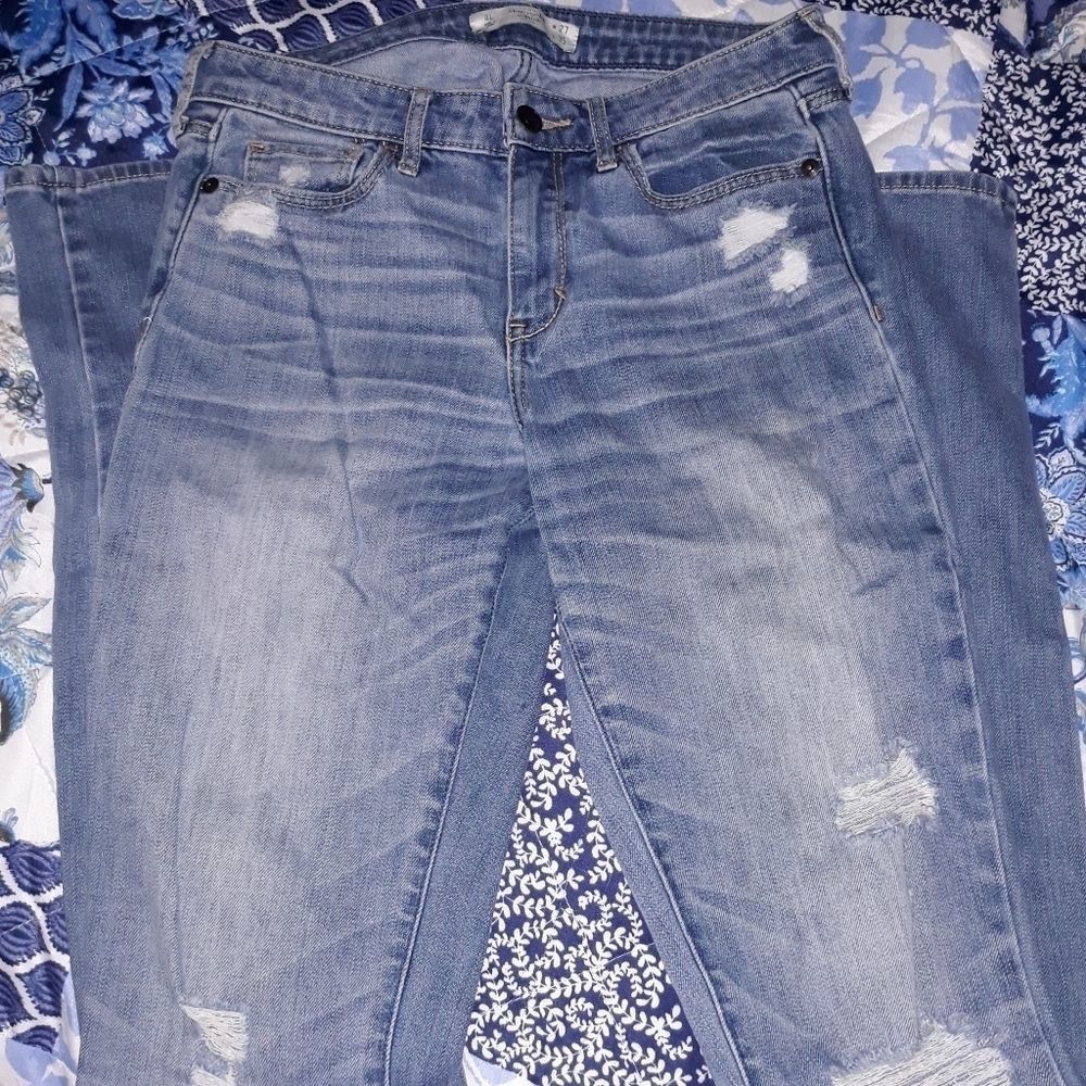 Distressed blue Jean's - Picture 6 of 7